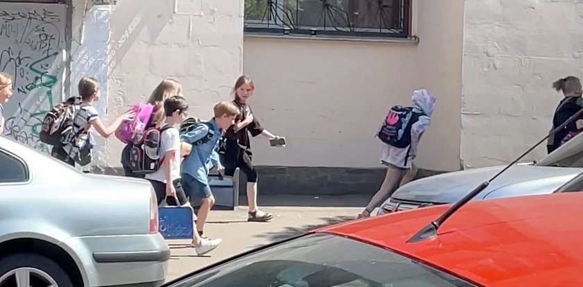 To nie zabawa. Przerażone dzieci na ulicach Kijowa. "Za każdym razem, gdy rozlega się alarm..."