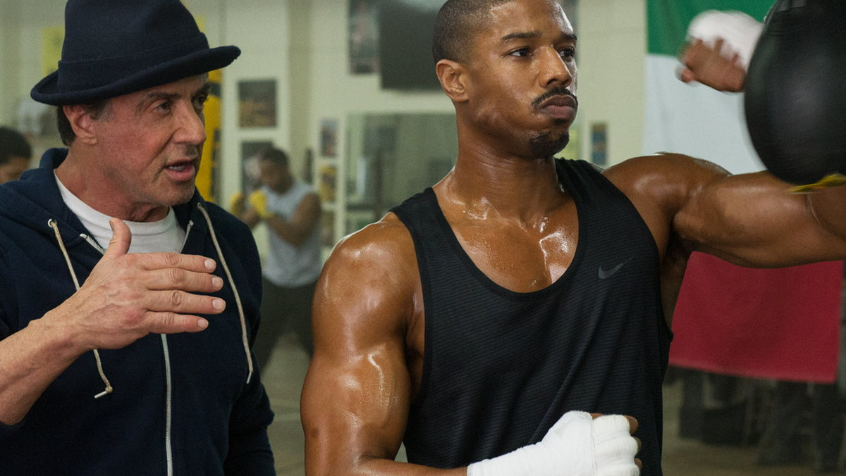 Sylvester Stallone powraca na ekrany jako Rocky Balboa, jeden z najsłynniejszych bohaterów w historii kina. We współczesnej odsłonie serii partneruje mu Michael B. Jordan. Zobacz zwiastun filmu "Creed: Narodziny legendy".