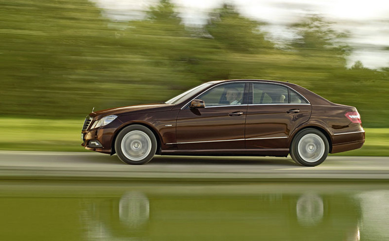 IAA Frankfurt 2009: Mercedes-Benz E - kombi nadjedzie jesienią, sedan kupiło 40 tys. osób