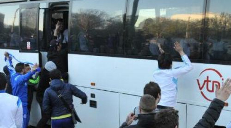 Összetörték a PSG buszát