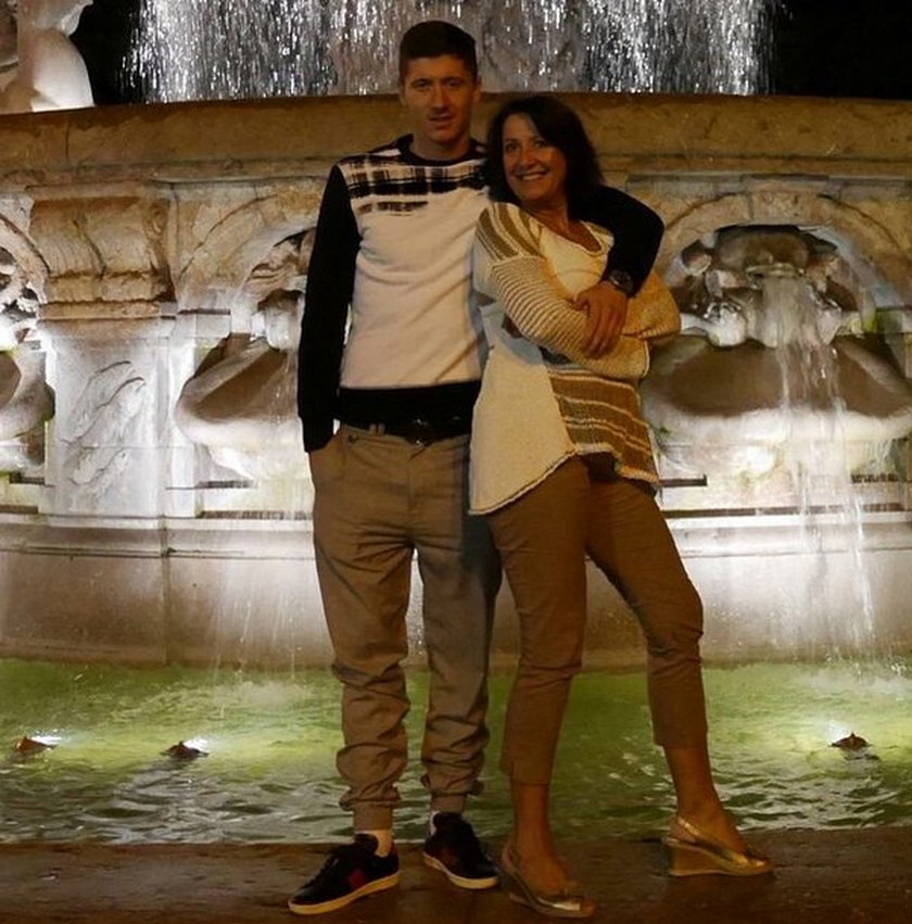 Anna i Robert Lewandowscy złożyli życzenia mamom w sieci!