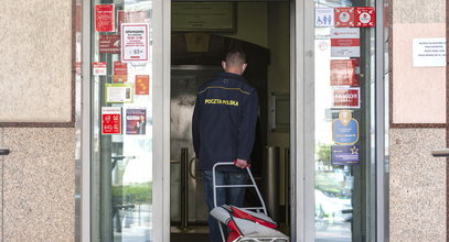 Odyseja paczki pocztowej. Przesyłka wędrująca po całej Polsce ma już swoich fanów