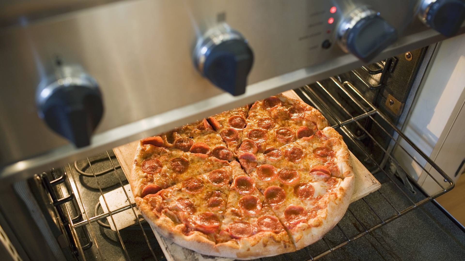 Battle der Tiefkühlpizzen: Enthält deine Lieblingspizza Maschinenfett?