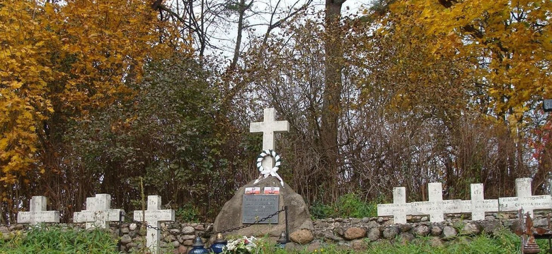 Groby żołnierzy AK na Białorusi zrównane z ziemią. "Barbarzyński akt wandalizmu władz"