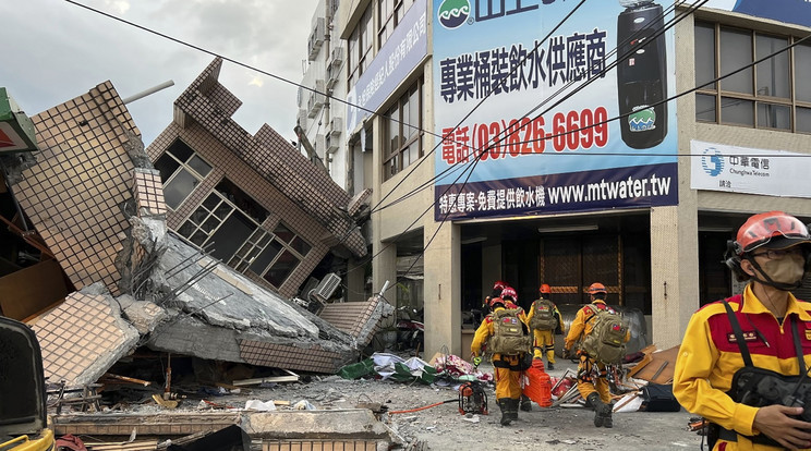 Óriási károkat okozott a földrengés Tajvanon / Fotó: MTI/AP/Hualien megye tűzoltósága