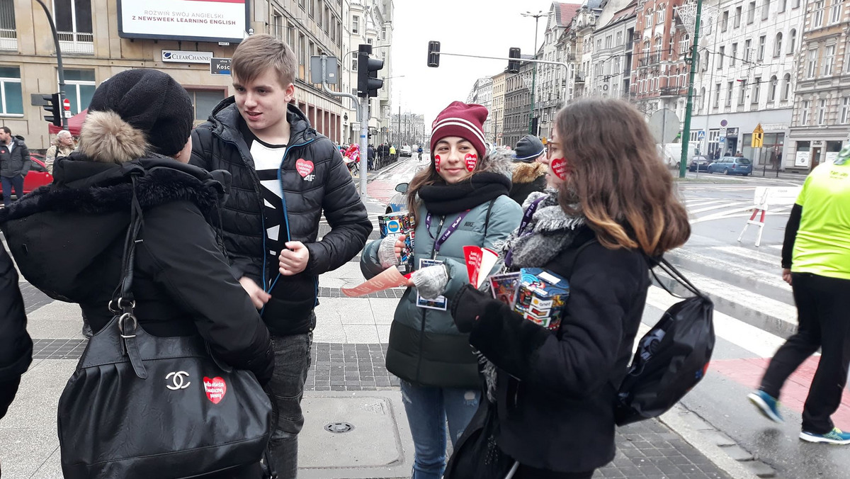 Blisko pół miliona złotych udało się zebrać największemu sztabowi WOŚP w Poznaniu. Kwota ta zawiera także pieniądze z licytacji, które obyły się w Centrum Kultury Zamek. Ale nie jest ona ostateczna, ponieważ wciąż trwają licytacje na Charytatywni Allegro. Jednak już wiadomo, że udało się pobić rekord.