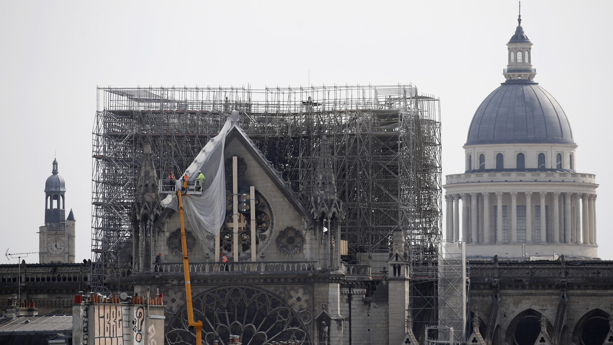 Prezydent Krakowa Jacek Majchrowski w liście do mer Paryża Anne Hidalgo zaoferował pomoc przy odbudowie katedry Notre Dame. Miasto chce ufundować jeden z witraży – poinformował Urząd Miasta Krakowa.