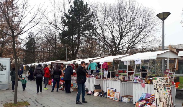 Humanitarni bazar, ilustracija