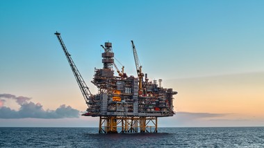 ceny ropy idą w górę. rynki boją się ataku usa na iran