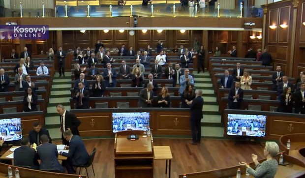 Poslanici Srpske liste napustili salu