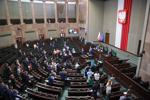 Sejmowa komisja przyjęła projekt dot. odpowiedzialności za działania w czasie epidemii