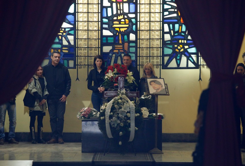 MAJKA IGORA PERVIĆA ODRŽALA POTRESAN GOVOR Lidija Pilipenko se na kremaciji u suzama oprostila od sina (VIDEO)