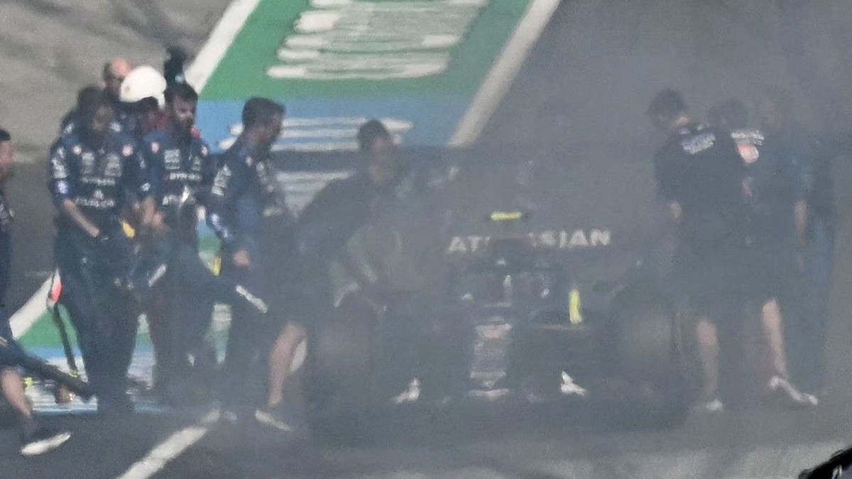 Niepokojące obrazki w F1. Bolid stanął w płomieniach! Wiadomo, co z kierowcą [WIDEO]