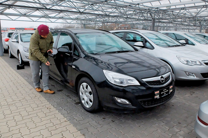 Oferty poleasingowe z Niemiec - Opel Astra kombi z 2012 r.
7900 euro