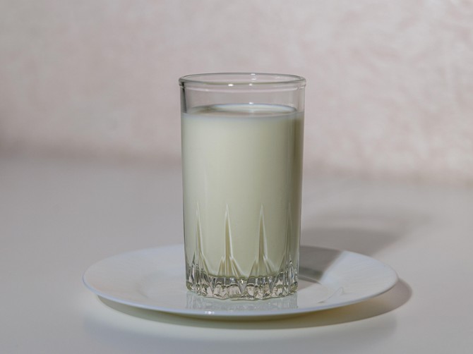 Srbi se svađaju da li se u jogurt dodaje so ili ne