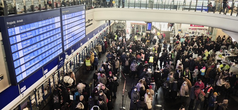 Uciekł przed wojną w Ukrainie i został wolontariuszem na Dworcu Centralnym. "Robię to, co mogę"