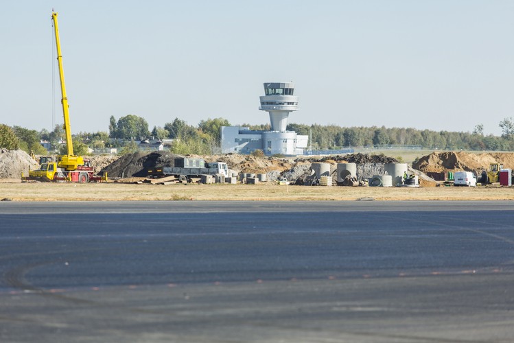 Na tym etapie remontu prace będą dotyczyły pasa startowego. Modernizacji zostanie poddana warstwa wierzchnia drogi startowej.<br><br> (bj/mr) PAP/Bartosz Jankowski