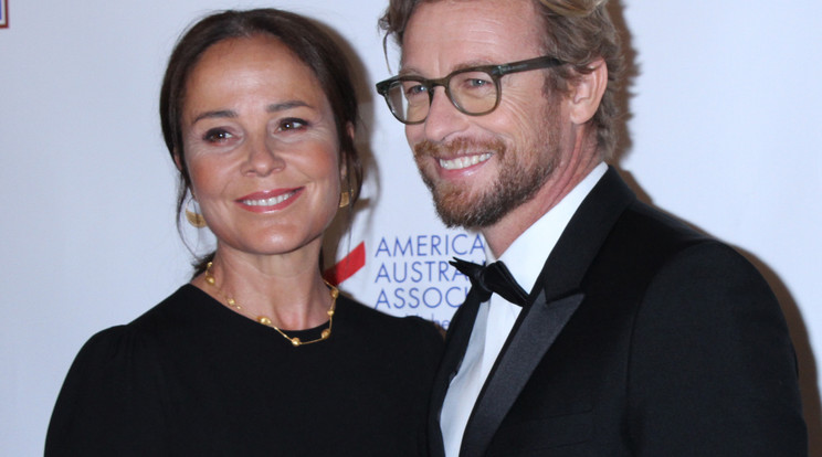 22 év után vál el egymástól Simon Baker és Rebecca Rigg Fotó: Northfoto