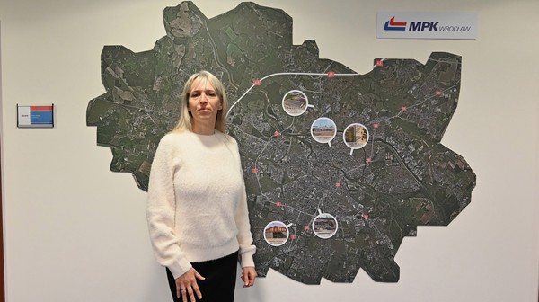 . - W takich chwilach nie ma miejsca na wahanie - zaznacza pani Zyta, która zatrzymała tramwaj, wezwała pogotowie i rozpoczęła uciskanie klatki piersiowej. 