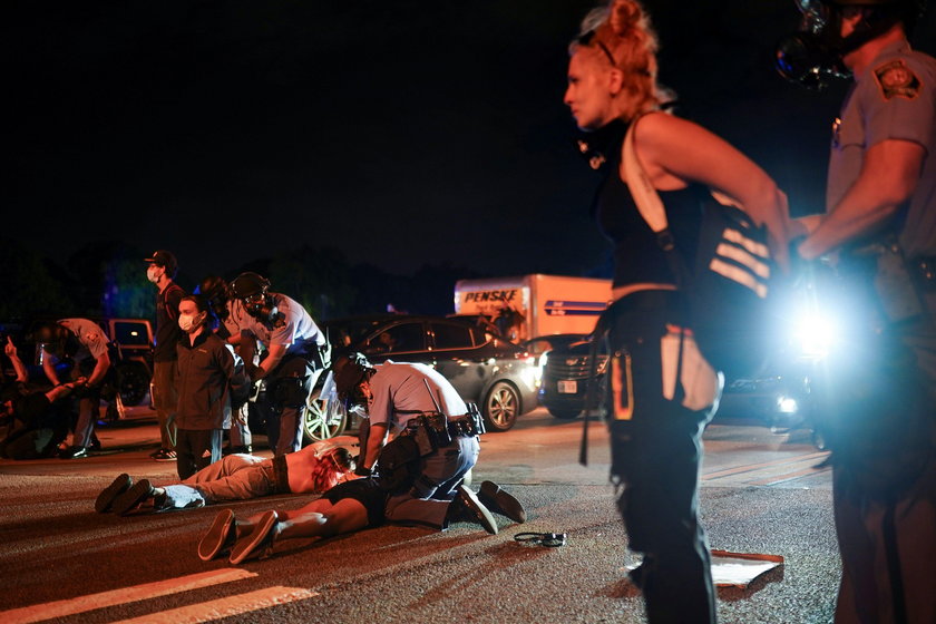 USA: policjant zastrzelił 27-latka. Kolejna fala protestów