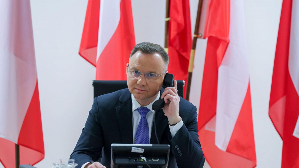 Luty 2022. Andrzej Duda w czasie rozmowy telefonicznej