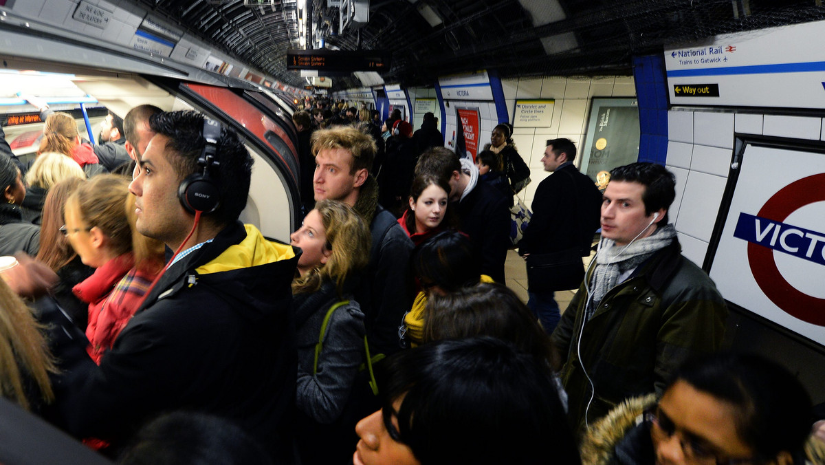 Już drugi dzień trwa strajk pracowników londyńskiego metra, domagających się od zarządu rezygnacji z planów redukcji zatrudnienia. Kursowanie metra jest mocno ograniczone, ale londyńczycy jakoś sobie radzą.