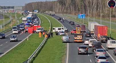 Poranny koszmar na A2. Zderzyły się dwa busy. Jeden koziołkował [ZDJĘCIA]