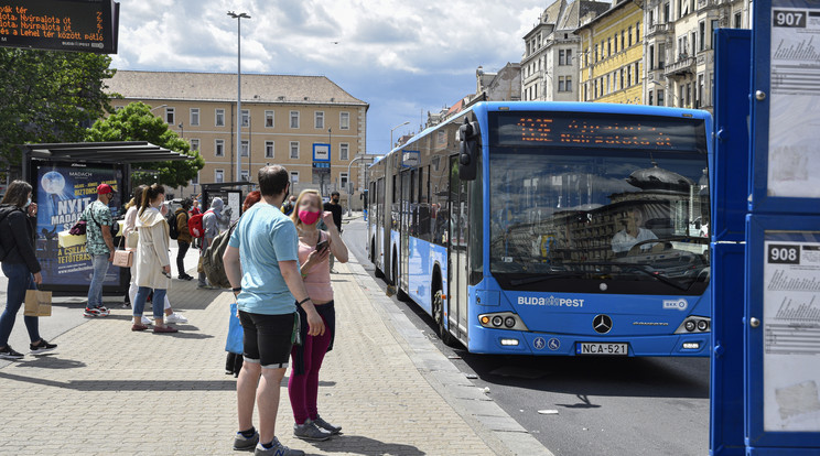 Újabb BKK járatokon vezetik be az elsőajtós felszállást / Fotó: MTVA/Róka László 