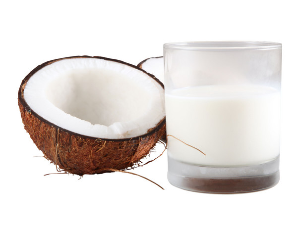 To niezbyt popularna metoda na kaca w polskich domach. A szkoda. Mleko kokosowe nie tylko nawodni organizm, ale również dostarczy cennych mikroelementów i witamin. Zawiera bowiem dużo wapnia, potasu, magnezu i witaminy C.