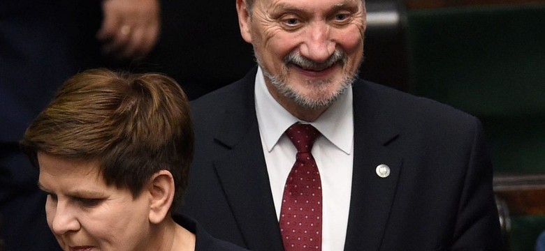 Co przeskrobał Macierewicz? Jak wpadła Szydło? Zobacz, grzechy i samochody ministrów nowego rządu PiS. Zdjęcia