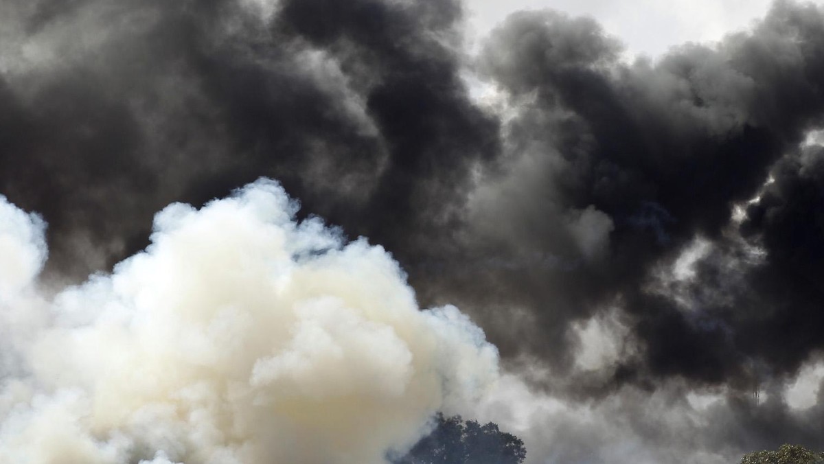 Dziewiętnaście samolotów amerykańskich, w tym 3 bombowce B2, przeprowadziło dzisiaj o świcie nalot na Libię - podało dowództwo sił zbrojnych USA na Afrykę w Stuttgarcie. Szef kolegium sztabów połączonych armii USA sam admirał Mike Mullen oświadczył w wywiadzie dla NBC, że międzynarodowa operacja wojskowa w Libii doprowadziła do "znacznych postępów" w ciągu ostatnich 24 godzin.