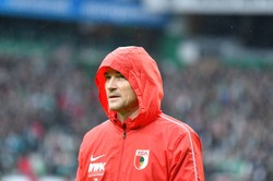 Słynny bramkarz piłą łańcuchową zdemolował garaż sąsiada. Jens Lehmann ukarany