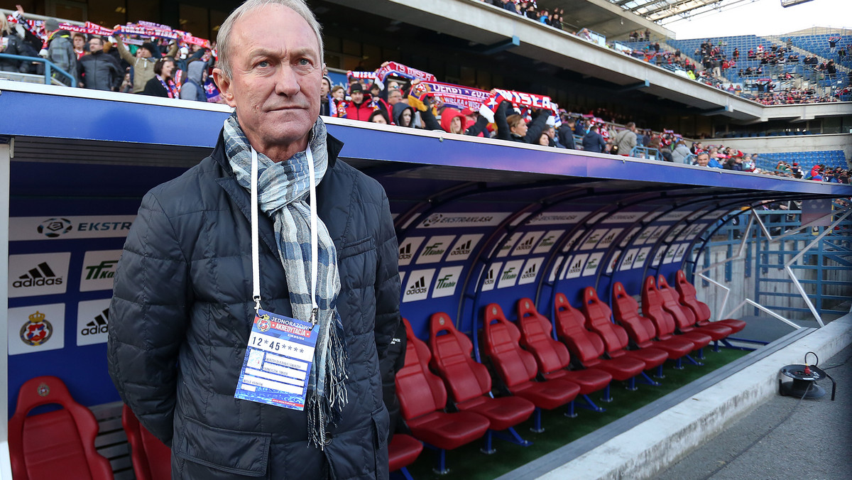 Górnik Łęczna potwierdził dziś to, o czym mówiło się od kilku dni: nowym trenerem klubu został Franciszek Smuda. 68-letni trener przejął przedostatni zespół tabeli LOTTO Ekstraklasy i ma za zadanie utrzymać klub w lidze.