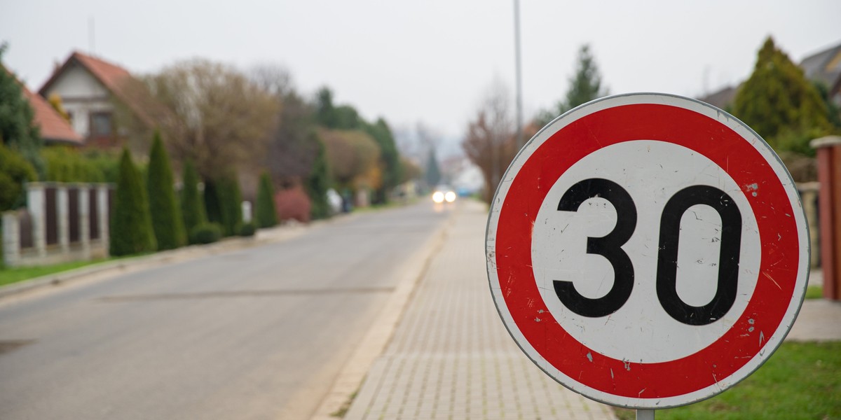 30 km/h w terenie zabudowanym. Europarlament chce zaostrzenia prawa