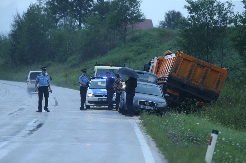 POlicija na mestu nesreće.