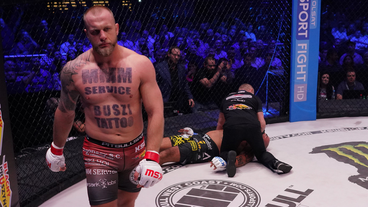 Na gali KSW 43 (14 kwietnia) we Wrocławiu Michał Andryszak zmierzy się w walce o pas wagi ciężkiej z Philipem De Friesem. “Longer” zapracował na szansę, pokonując w KSW Michała Kitę i Fernando Rodriguesa jr. Z kolei Anglik zadebiutuje w polskiej federacji. - To jeden z lepszych ciężkich dostępnych na rynku, więc jestem zadowolony z rywala - komentuje Andryszak.