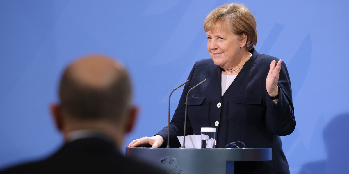 Kontrowersyjna opinia o uzależnieniu Niemiec od Rosji w zakresie gazu, którą przyjęła była kanclerz Angela Merkel, stwarza teraz problemy dla obecnego kanclerza Olafa Scholza.