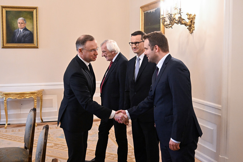 Konsultacje w Pałacu Prezydenckim z udziałem przedstawicieli PiS-u. Od lewej: Andrzej Duda, Ryszard Terlecki, Mateusz Morawiecki i Rafał Bochenek