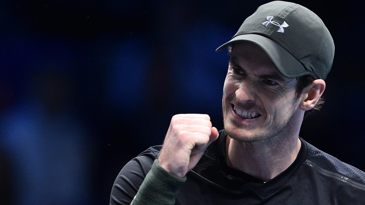 Andy Murray zdołał jednak zregenerować się po ponad trzygodzinnym pojedynku półfinałowym przeciwko Milosowi Raoniciowi i pokonał w niedzielnym finale World Tour Finals Serba Novaka Djokovicia 6:3, 6:4.