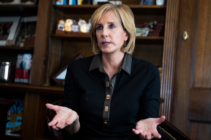 Teni je tokom osamdesetih godina prošlog veka nekoliko puta bila u bivšoj Jugoslaviji