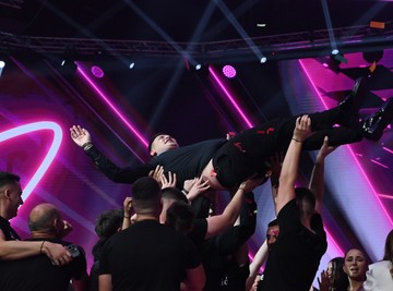 Evo kako su POBEDNIKA "PINKOVIH ZVEZDA" SAVETOVALI DA POTROŠI OSVOJENI NOVAC: Da li će ovo biti njegova "ODSKOČNA DASKA?!"
