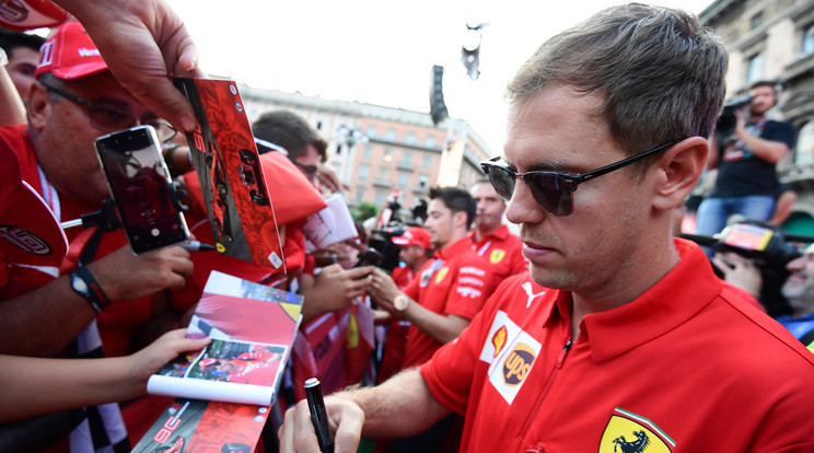 A négyszeres Forma–1-es világbajnokot, a német Sebastian Vettelt imádják a fanatikus olasz szurkolók /Fotó: Profimedia