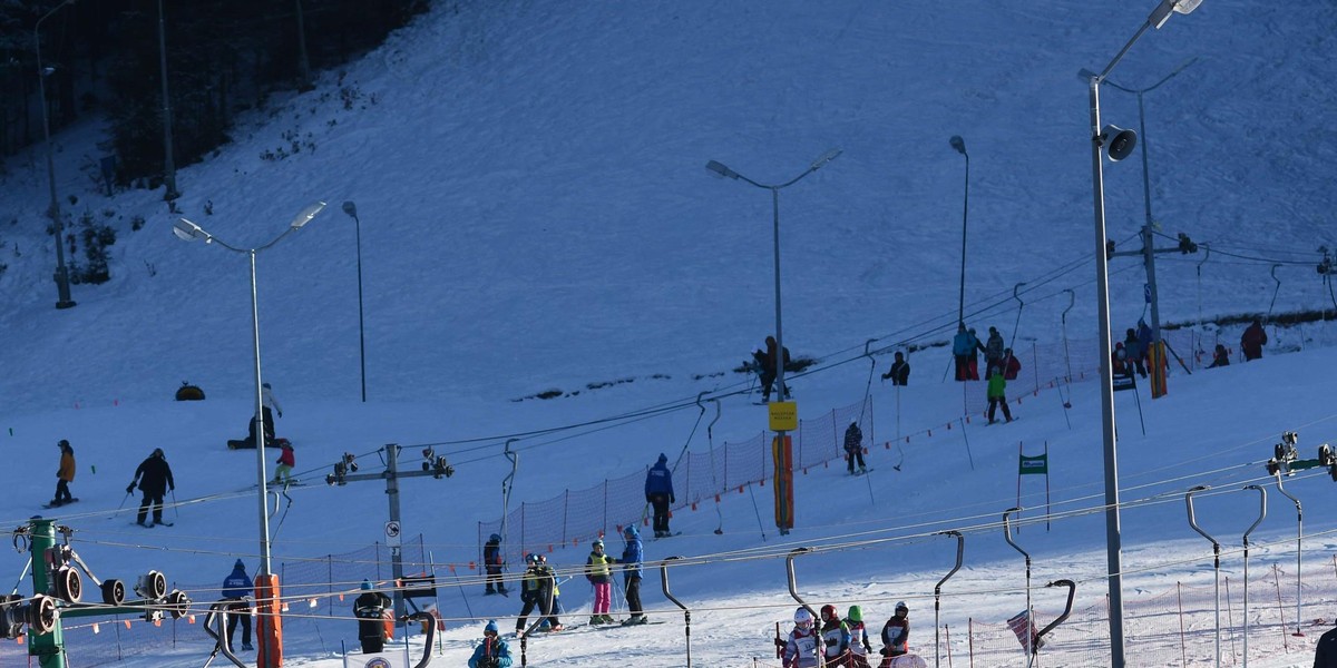 Chcieli pojeździć na nartach, lecz na stoku leżał trup