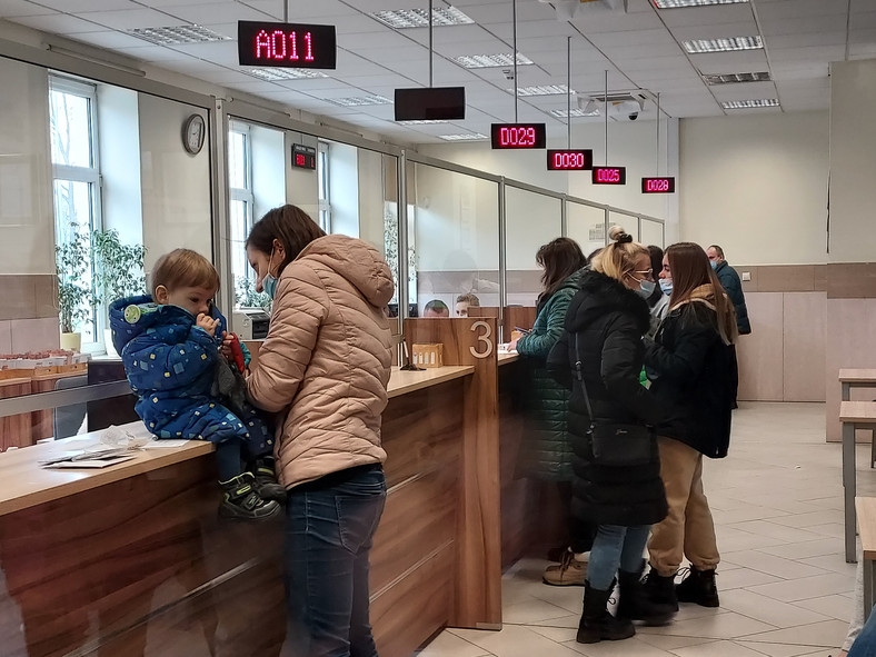 Uchodźcy z Ukrainy wnioskują o nadanie numerów PESEL w białostockim urzędzie