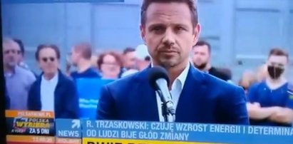 Redaktor TVP pyta Trzaskowskiego o ustawki, tłum reaguje śmiechem