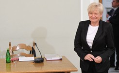 Renata Hayder, była doradczyni Rostowskiego zeznawała przed komisją śledczą. 'Nie miałam gabinetu w ministerstwie, to był nieduży pokoik'