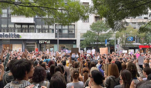 Protesti ispred Informera