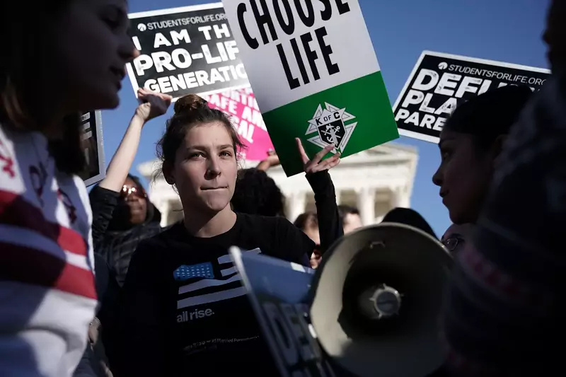 Demonstracja pro-life i pro-choice przed sądem w Waszyngtonie