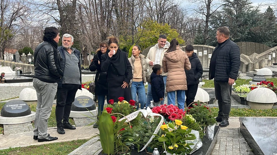 Mina Kostić na pomenu Džeju