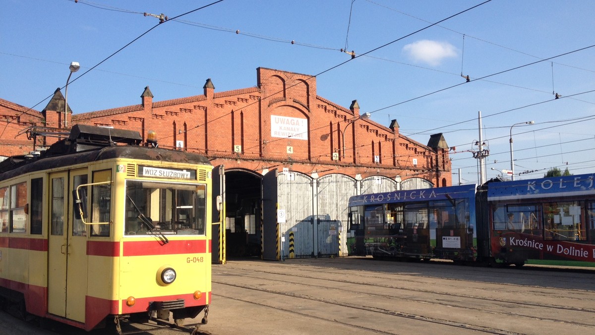 We Wrocławiu trwa czwarta edycja konkursu na najlepszego motorniczego i kierowcę autobusu. W zawodach rywalizuje ponad 40 osób, w tym osiem kobiet. Dziś i jutro odbędzie się część praktyczna egzaminu. Testy startujący mają już za sobą.